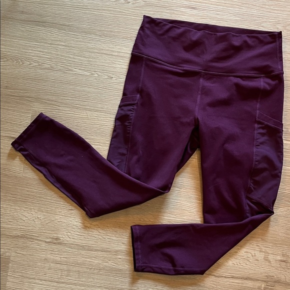 Fabletics On-The-Go Capri Leggings - Picture 1 of 6